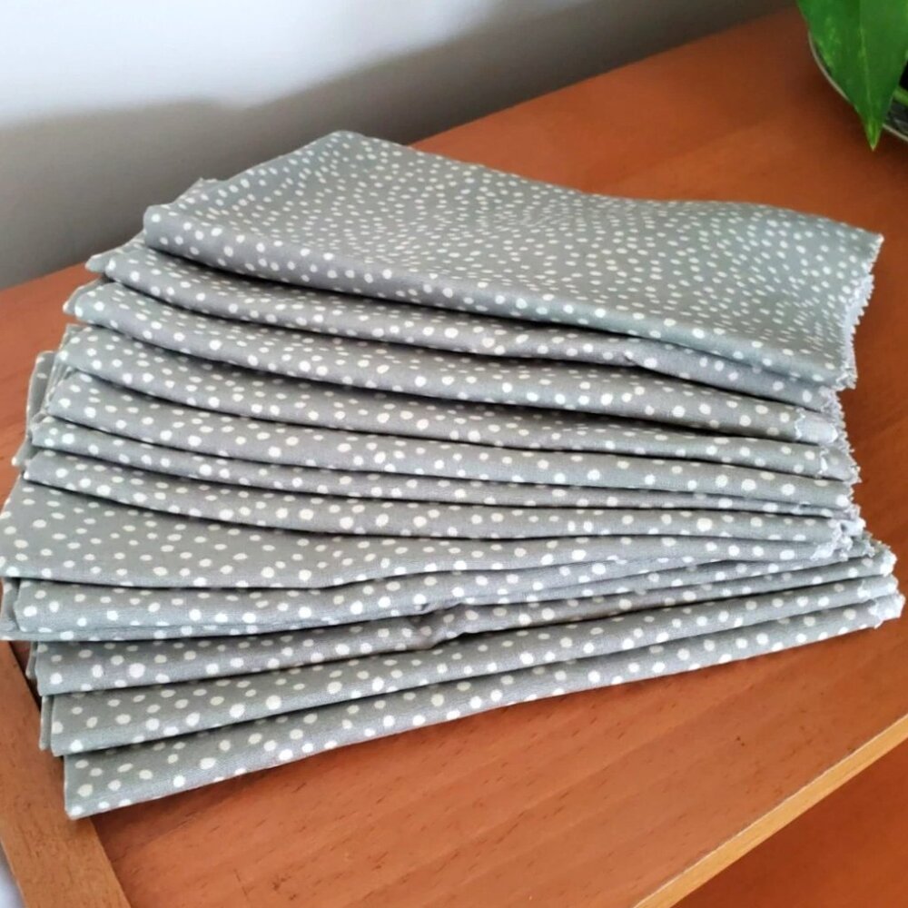 RAYON FABRIC POLKA DOT NEW 14 PANELS 18" x 16" each SAGE WHITE CRAFT QUILT